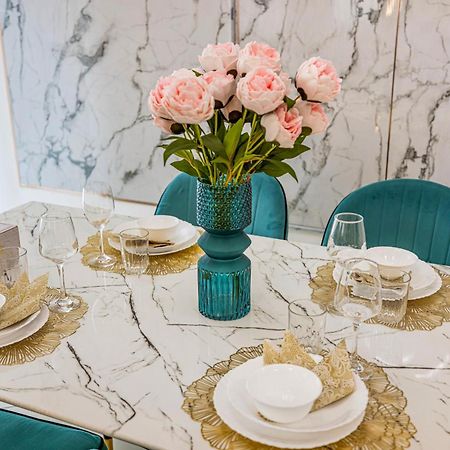 5 Star Serviced Apartment With Beach Access In The Heart Of Dubai Marina Free Welcome Gift Box Upon Arrival Ngoại thất bức ảnh