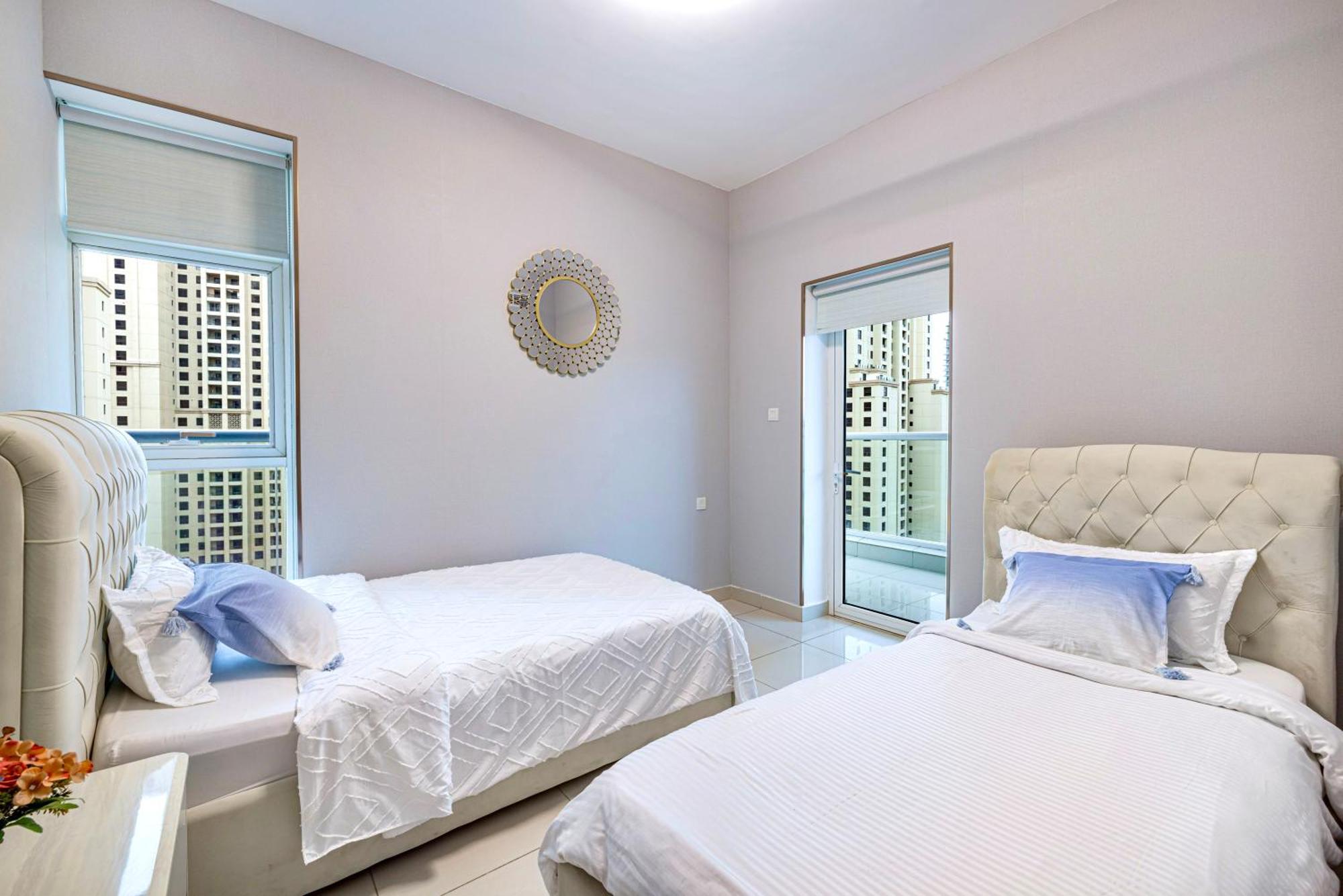 5 Star Serviced Apartment With Beach Access In The Heart Of Dubai Marina Free Welcome Gift Box Upon Arrival Ngoại thất bức ảnh