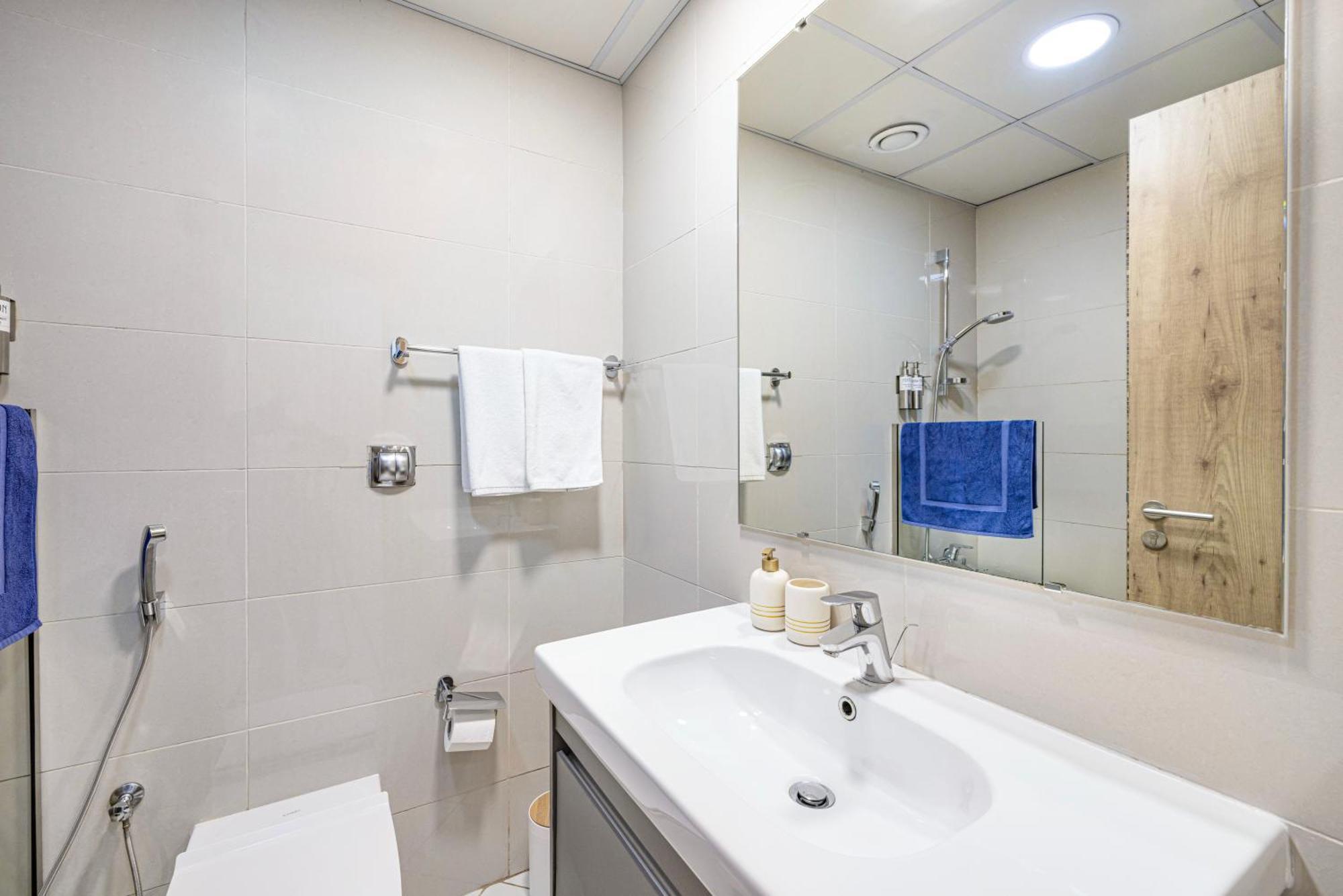 5 Star Serviced Apartment With Beach Access In The Heart Of Dubai Marina Free Welcome Gift Box Upon Arrival Ngoại thất bức ảnh