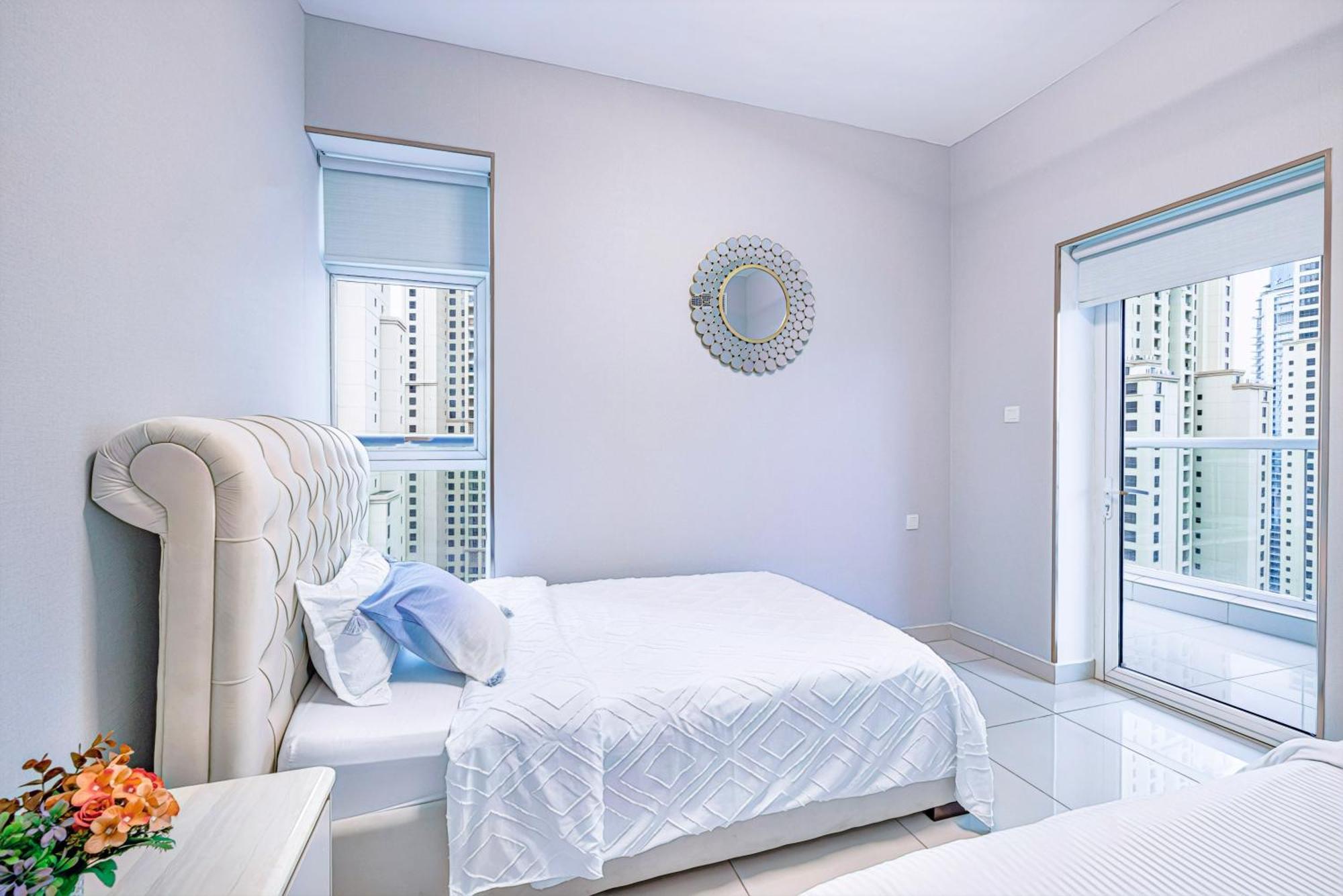 5 Star Serviced Apartment With Beach Access In The Heart Of Dubai Marina Free Welcome Gift Box Upon Arrival Ngoại thất bức ảnh