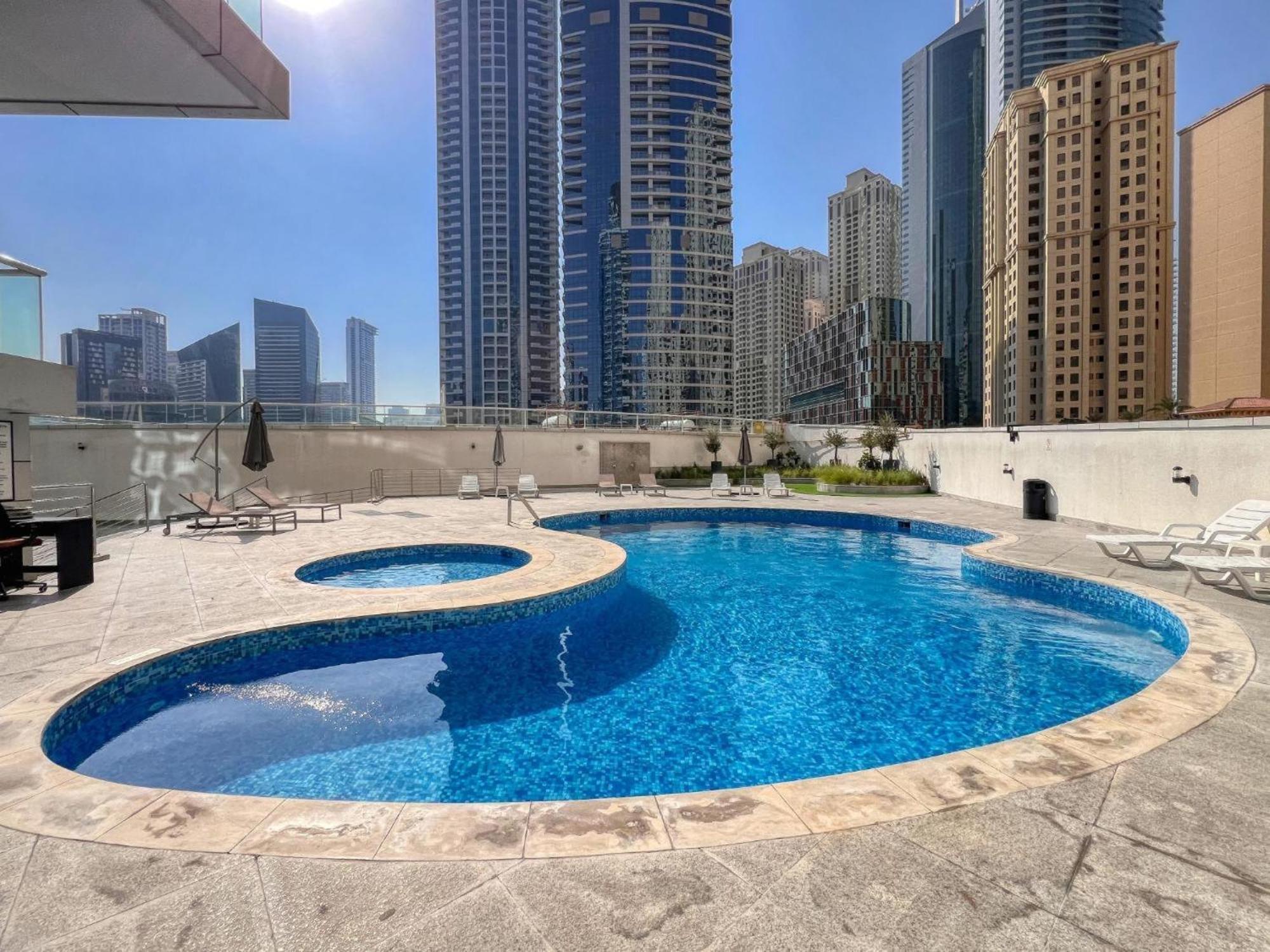 5 Star Serviced Apartment With Beach Access In The Heart Of Dubai Marina Free Welcome Gift Box Upon Arrival Ngoại thất bức ảnh
